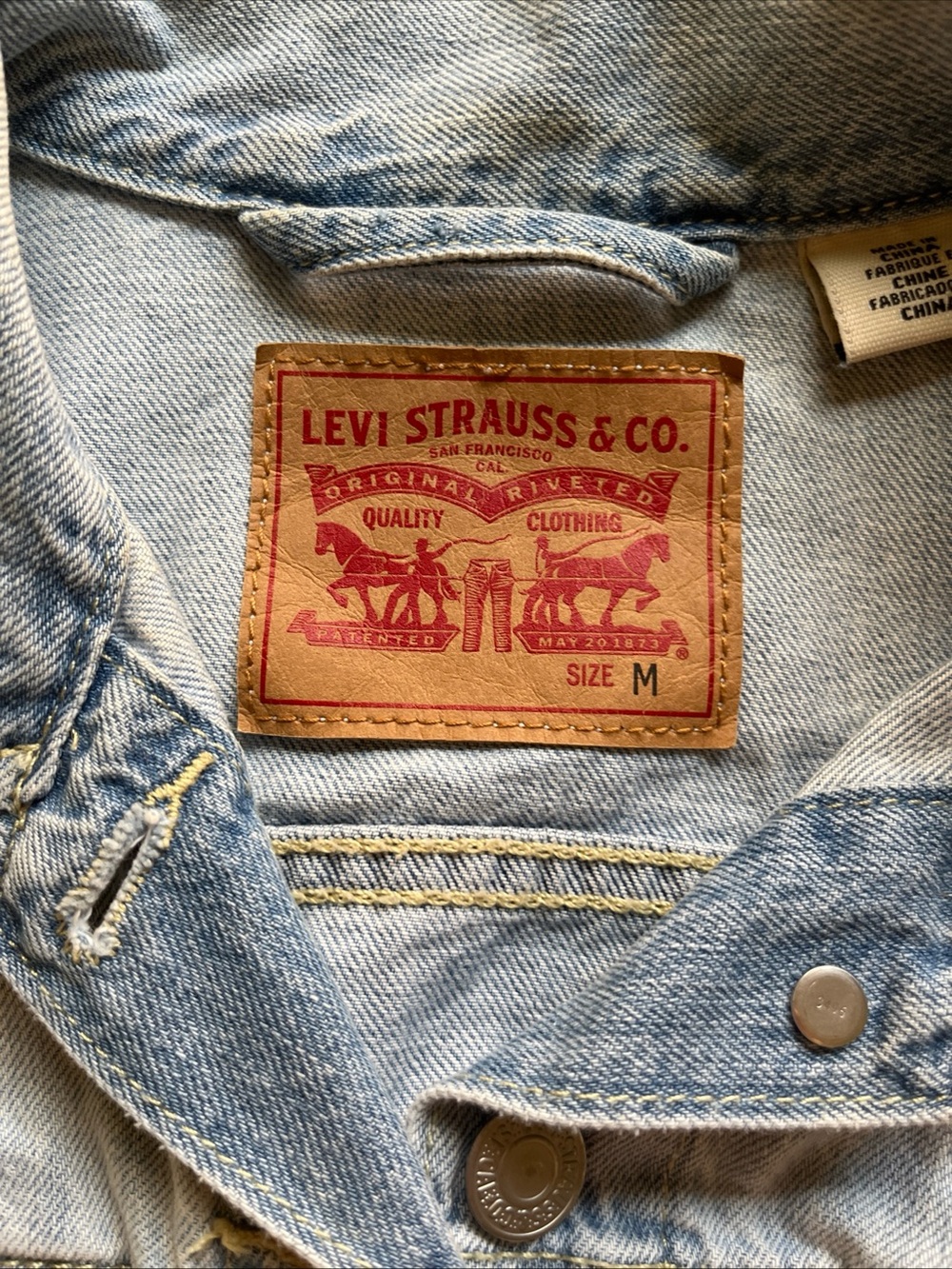 Levi's Light Blue Denim Jacket with Floral embroidery - Picture 4 of 8